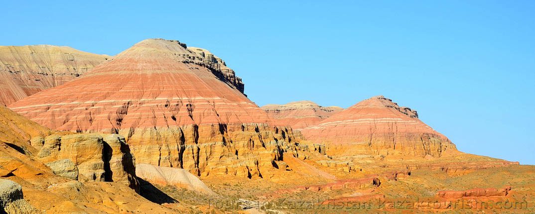 Aktau moutains. National park Altyn Emel.